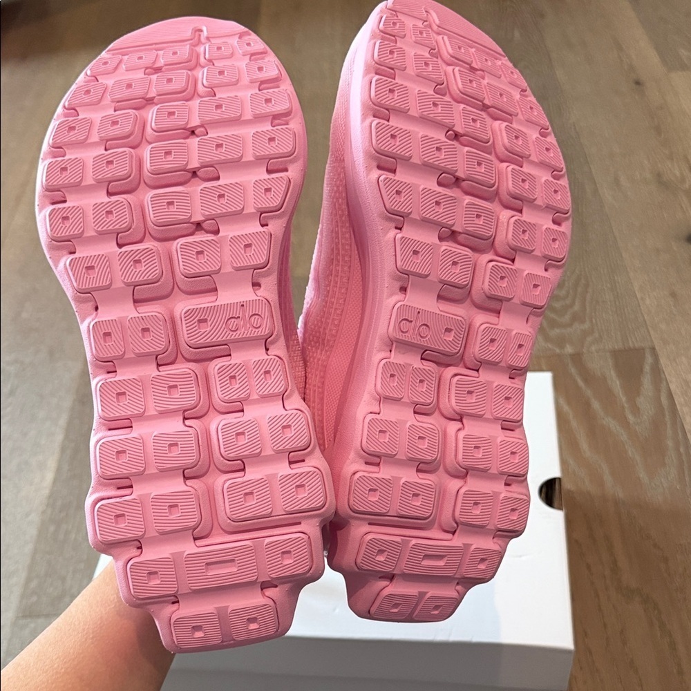 ALO Yoga Women’s- Alo Runner - Sweet Pink Size 10 - Picture 9 of 9